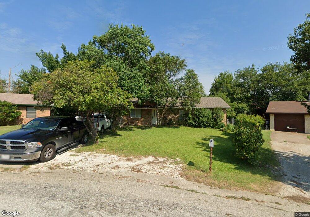 921 N 8th St, Sanger, TX 76266 - photo 1