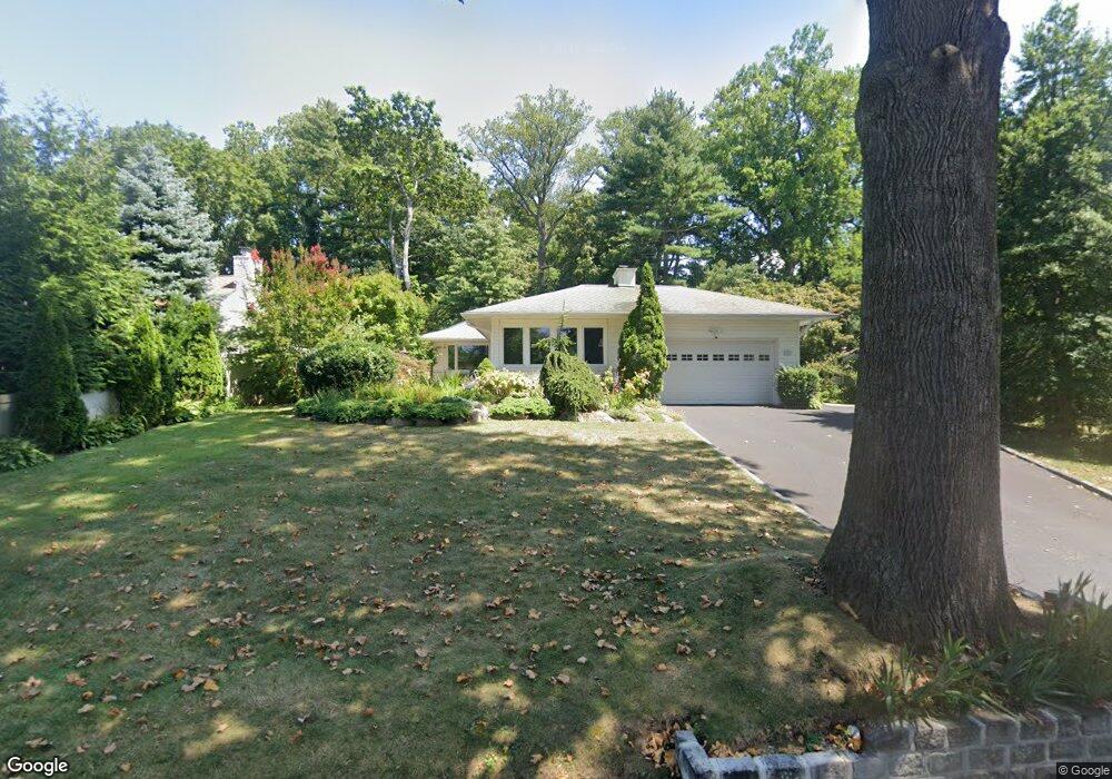 37 Northfield Rd, Glen Cove, NY 11542 - photo 1