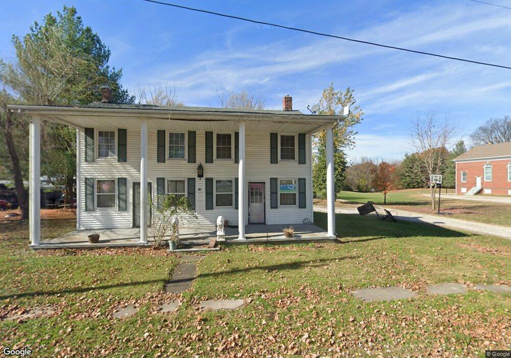 305 N Maple St, Mulberry Grove, IL 62262 - photo 1