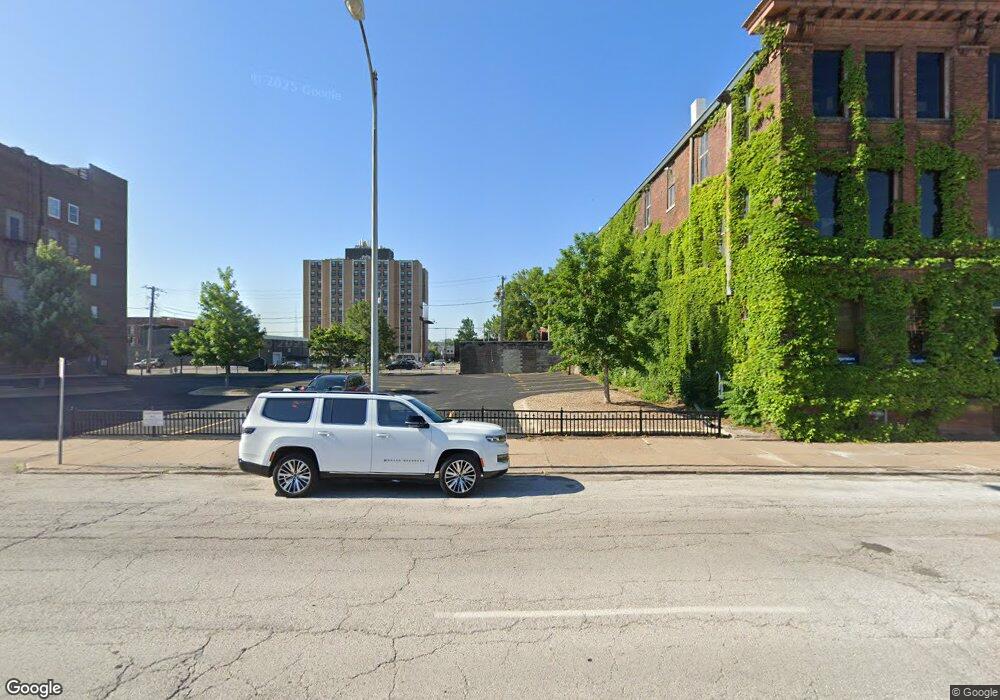 521 W 4th St unit 523, Davenport, IA 52801 - photo 1