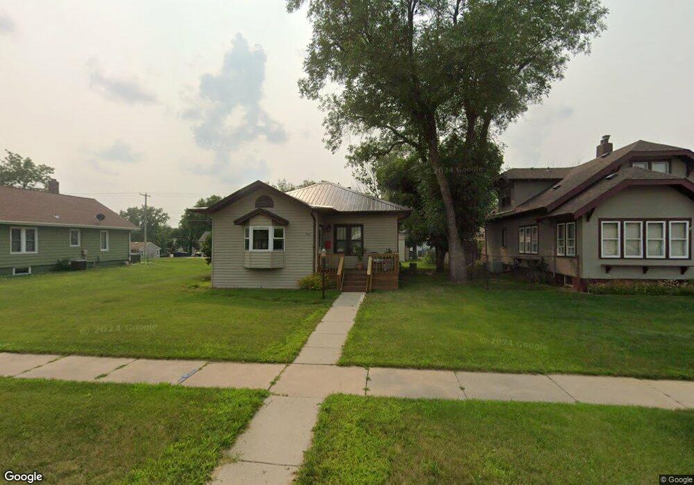 716 5th Ave SE, Jamestown, ND 58401 - photo 1