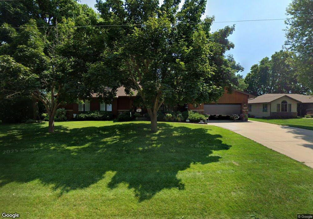 527 S 11th St, La Crescent, MN 55947 - photo 1