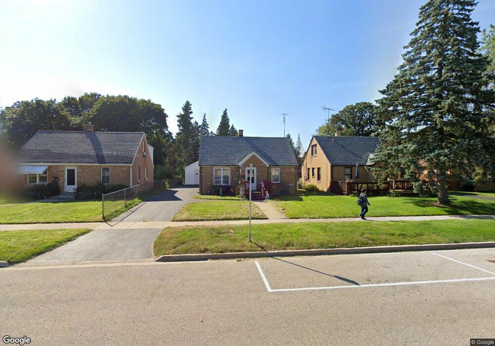 1108 N Berwick Blvd, Waukegan, IL 60085 - photo 1