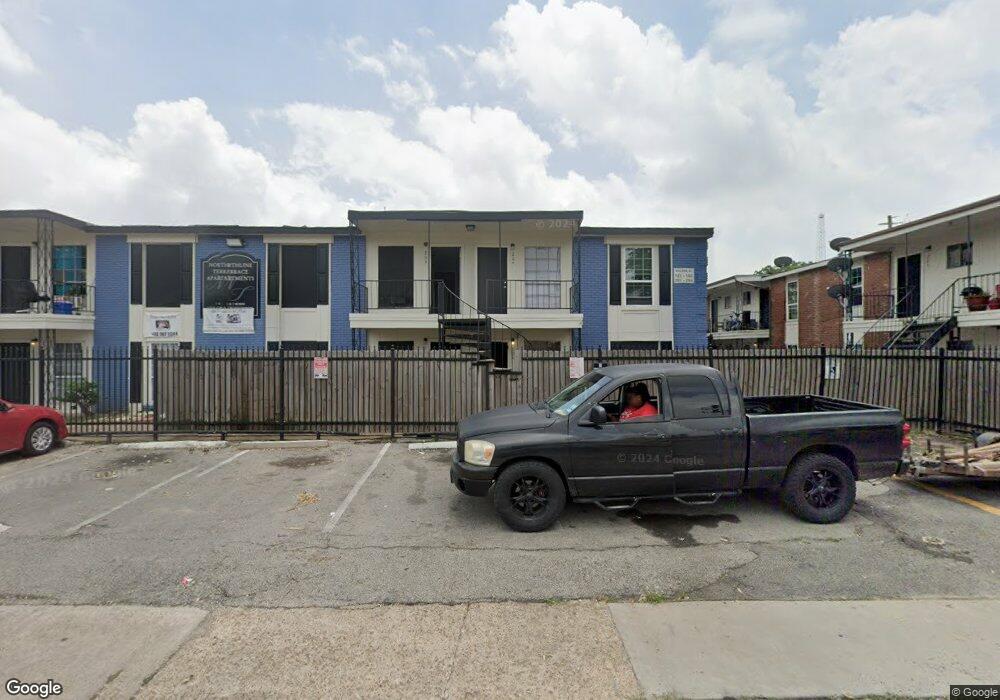 122 E Crosstimbers St, Houston, TX 77022 - photo 1