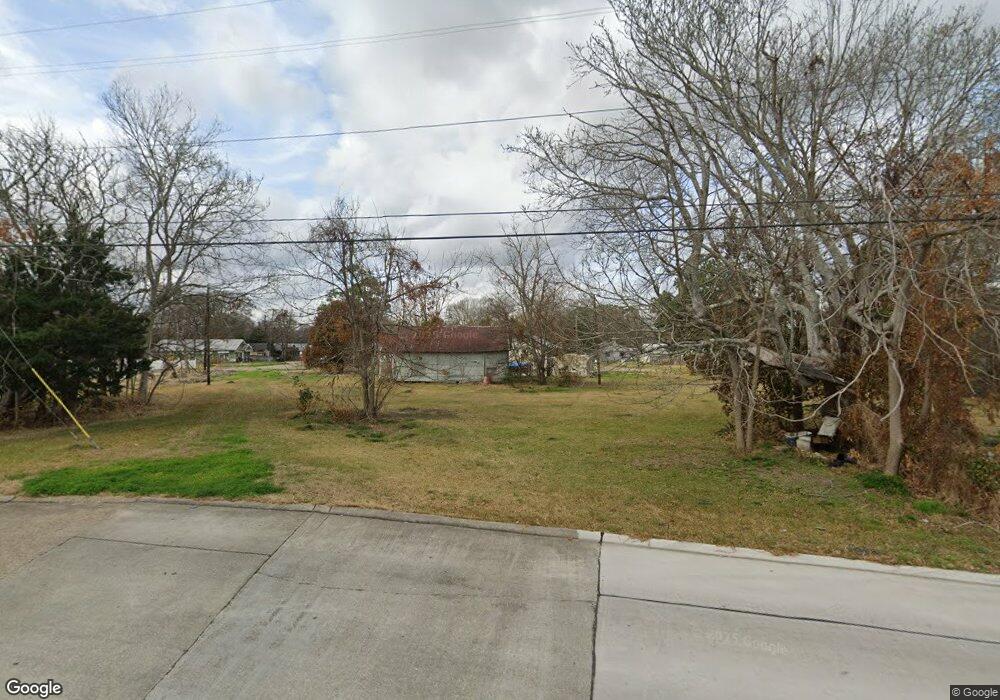 807 E Pershing St, New Iberia, LA 70560 - photo 1
