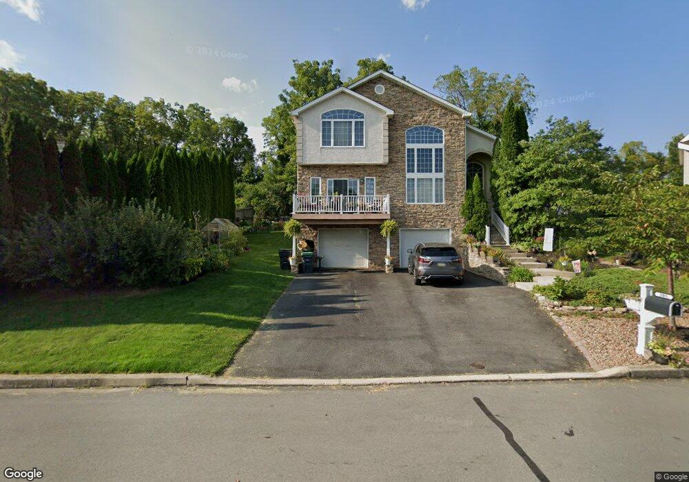 305 Crown View Ave, Stockertown, PA 18083 - photo 1