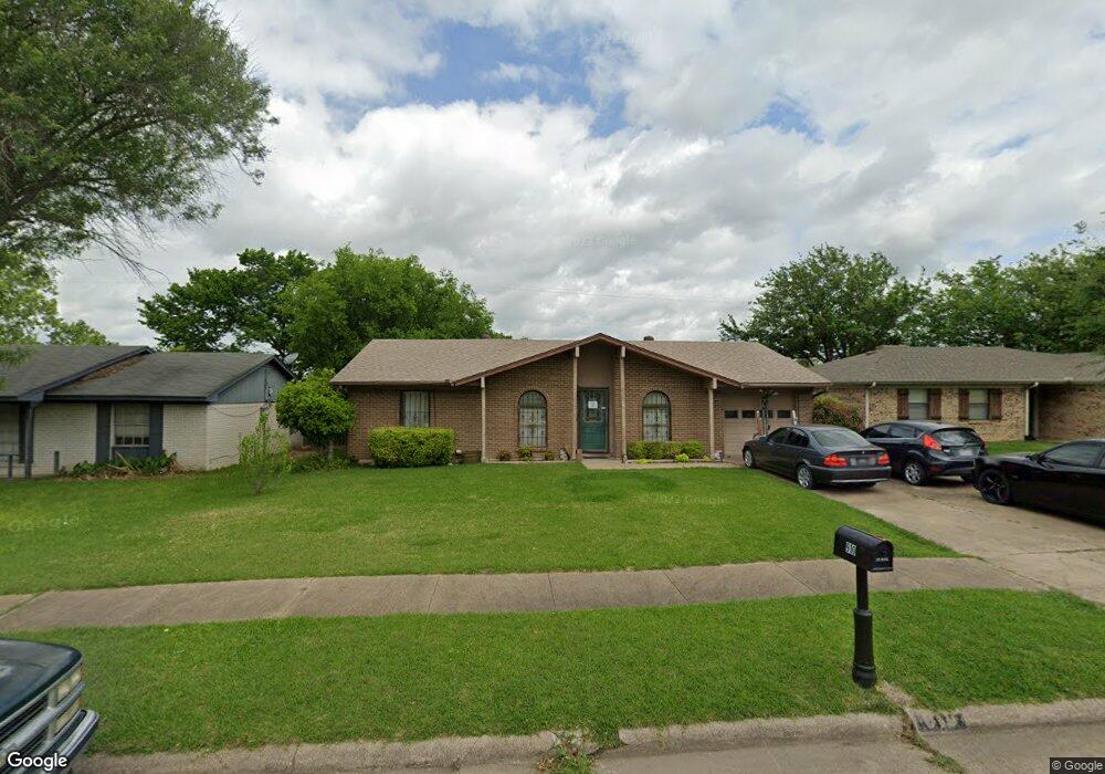 910 Phillips Dr, Ennis, TX 75119 - photo 1