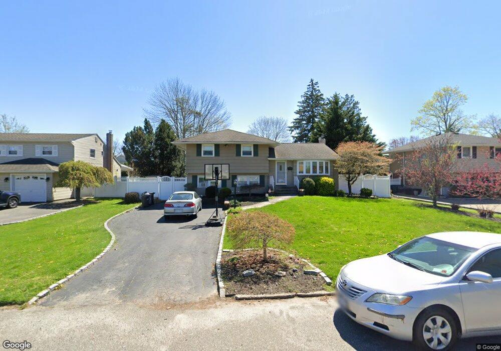 24 Whitebirch Ln, ComMacK, NY 11725 - photo 1