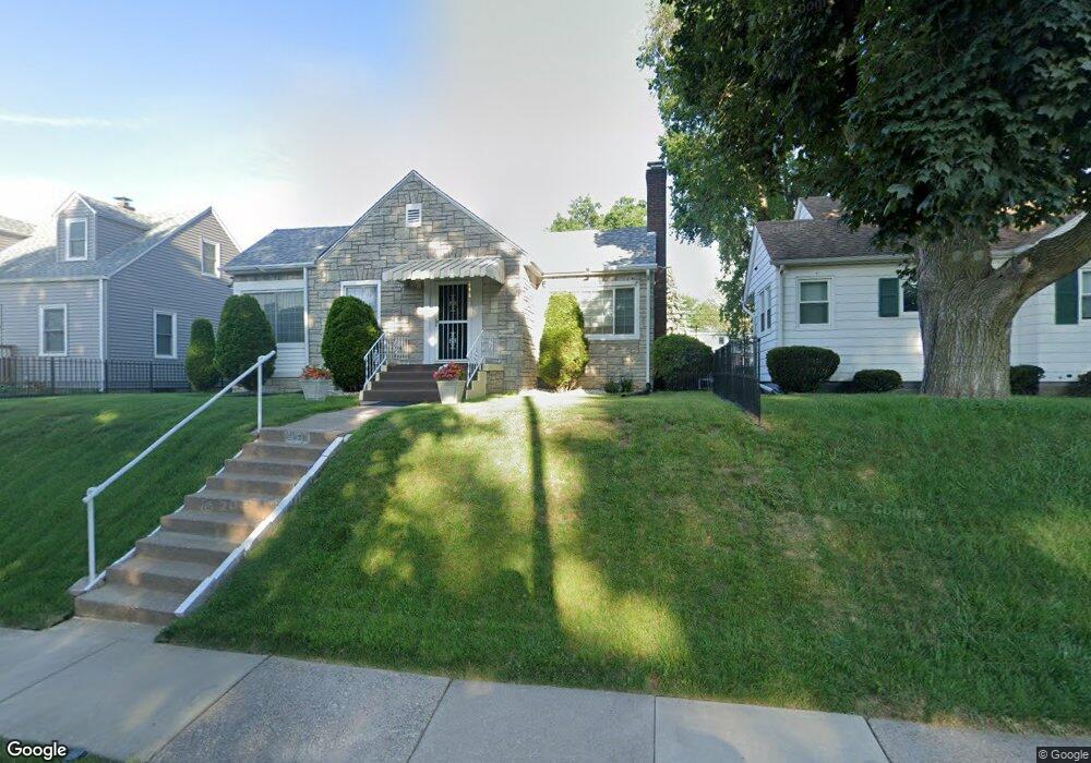 2426 Wilkes Ave, Davenport, IA 52804 - photo 1