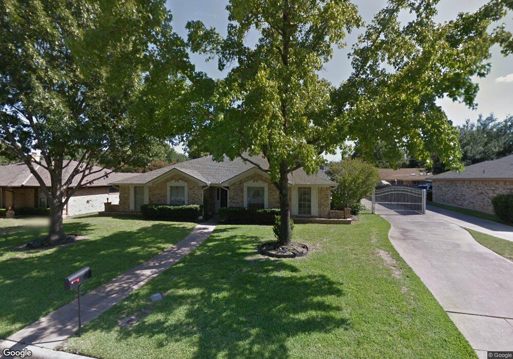 305 W Louella Dr, Hurst, TX 76054 - photo 1