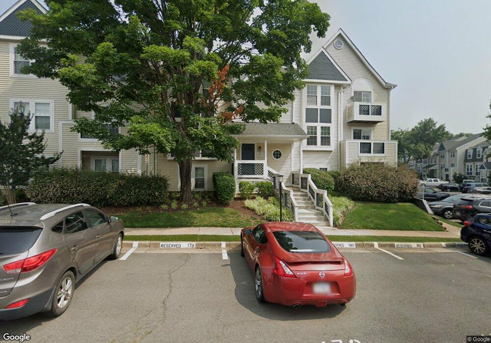 12927 Grays Pointe Rd unit 12927B, Fairfax, VA 22033 - photo 1