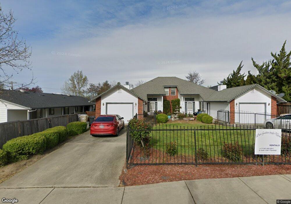 304 NE Terry Ln, Grants Pass, OR 97526 - photo 1