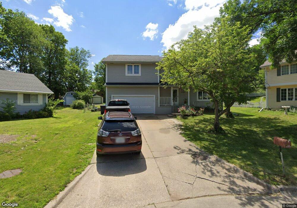 2334 E Caulder Ct, Des Moines, IA 50320 - photo 1
