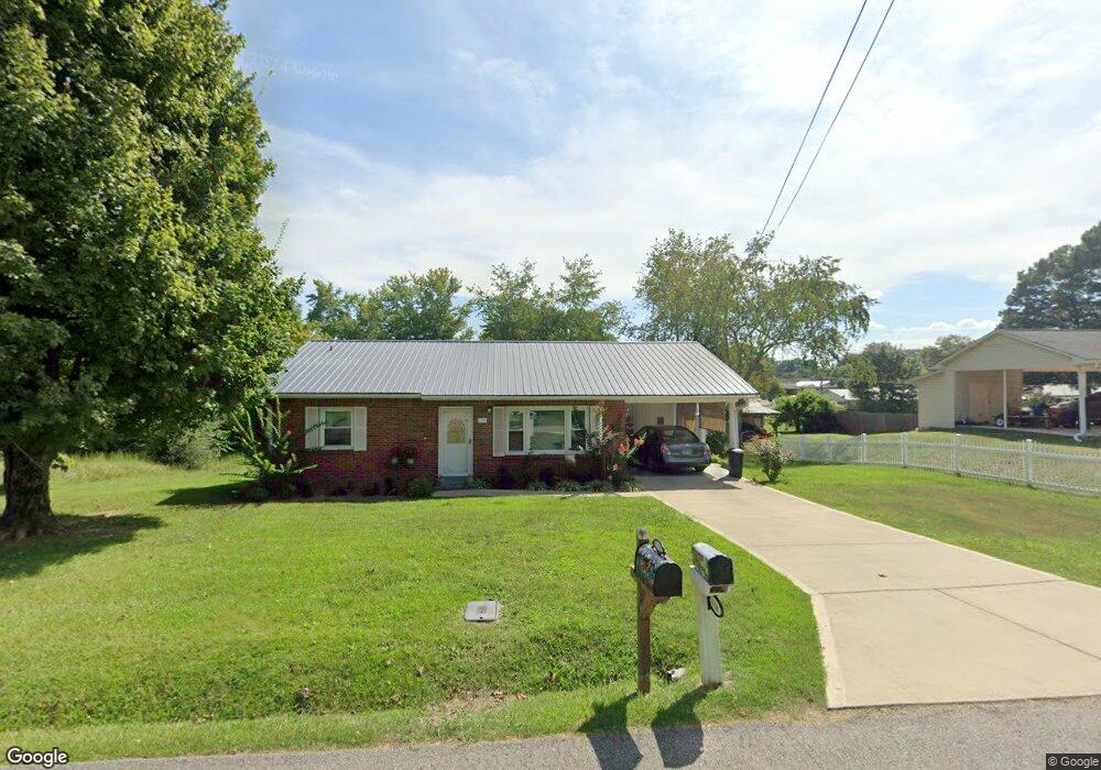 118 W Brooklyn St, Linden, TN 37096 - photo 1