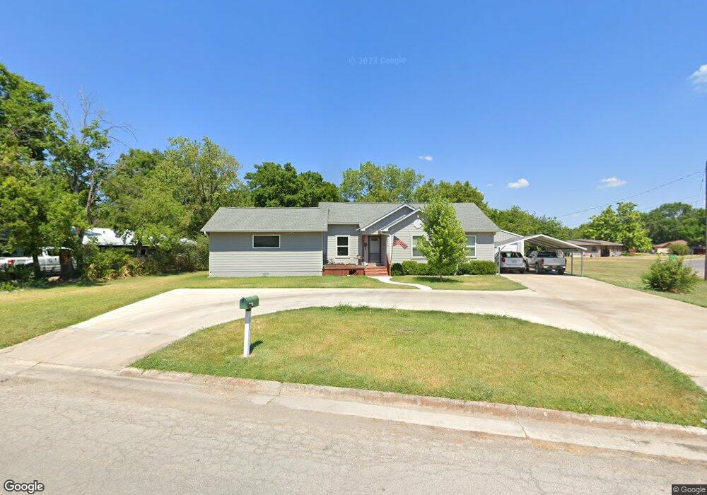 208 S Howeth St, Gainesville, TX 76240 - photo 1