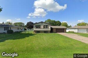 526 17th St, Silvis, IL 61282