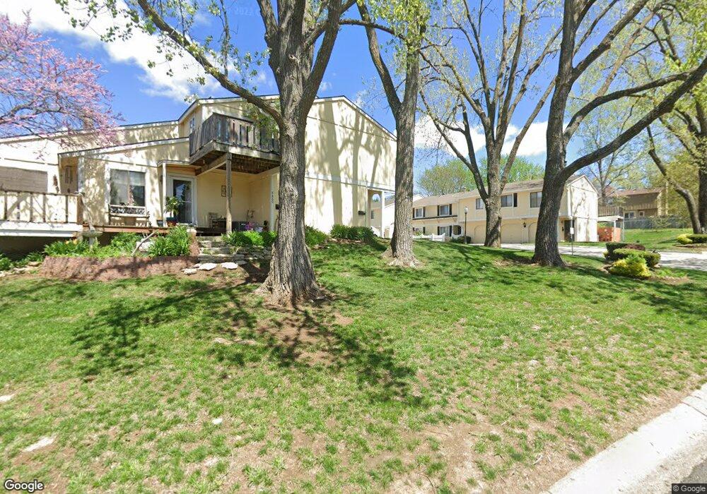 8857 Carriage Dr, Lenexa, KS 66215 - photo 1