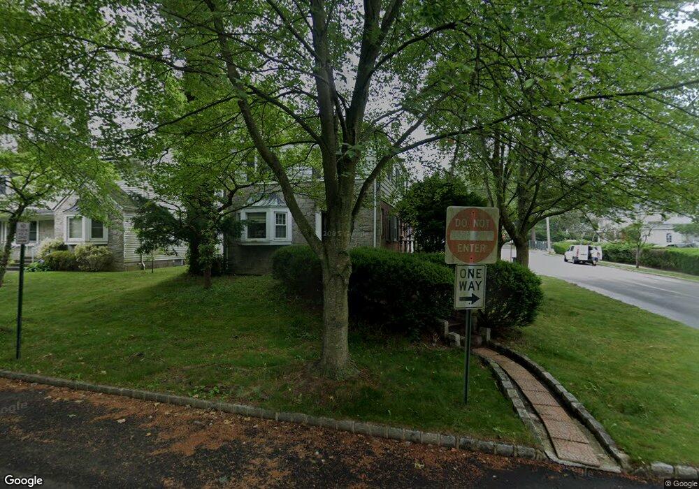 2 N Avalon Rd, Great Neck, NY 11021 - photo 1