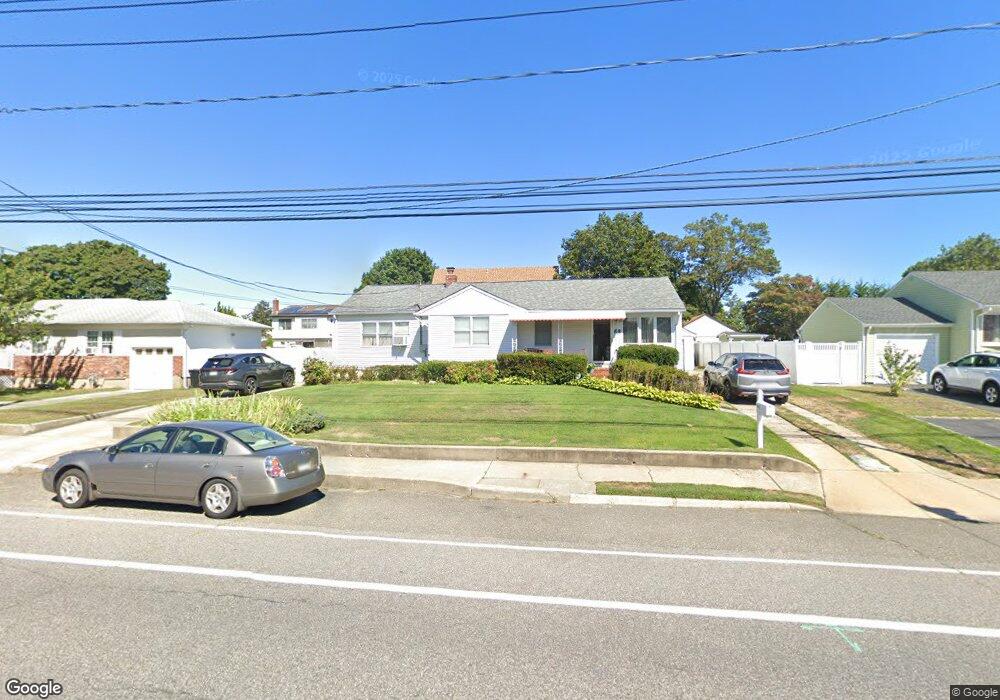 1032 Herzel Blvd, West Babylon, NY 11704 - photo 1