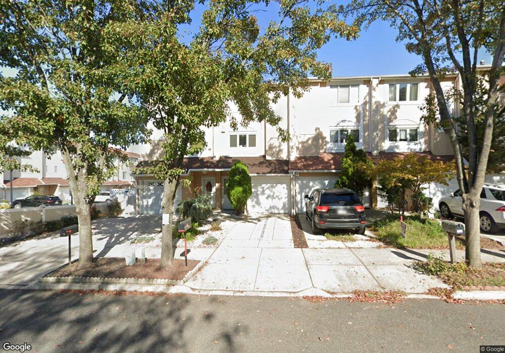 88 Sandywood Ln, Staten Island, NY 10309 - photo 1