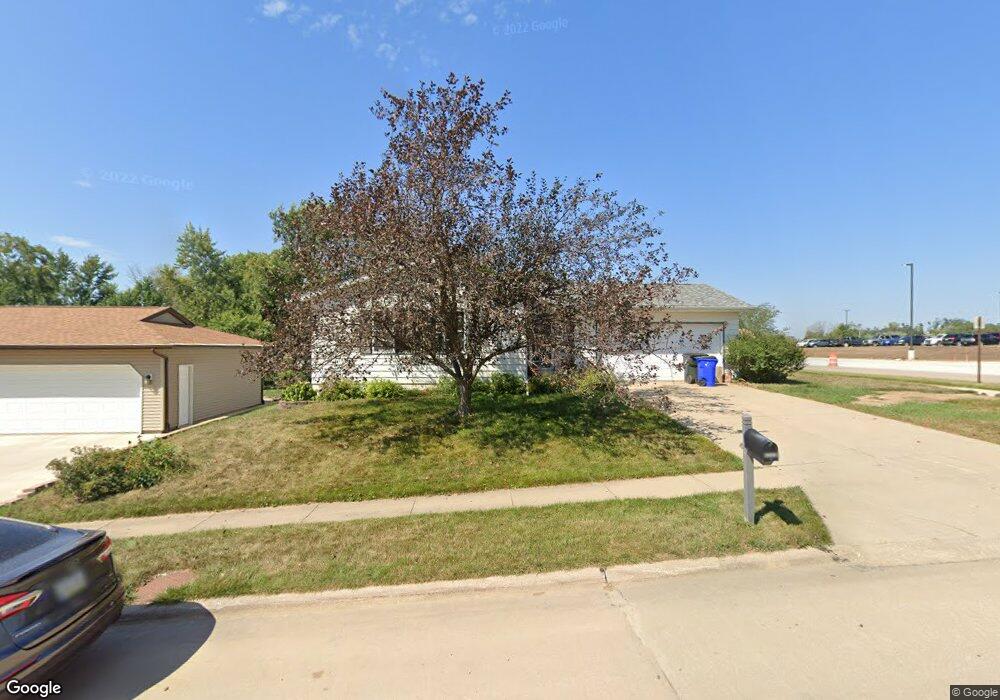 1224 38th St NW, Cedar Rapids, IA 52405 - photo 1