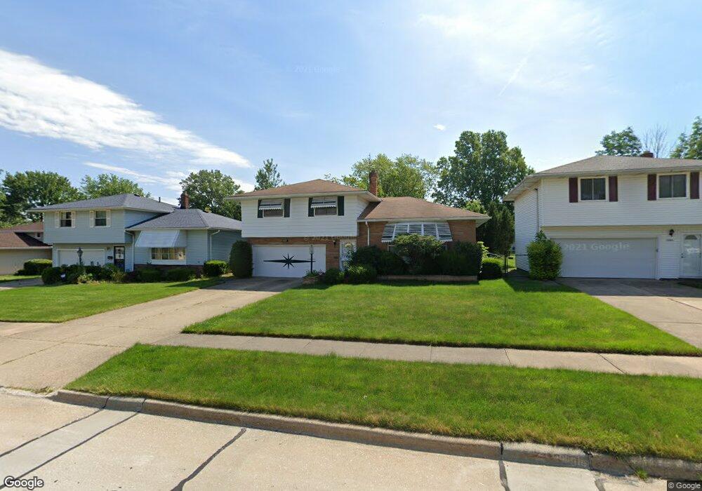 1877 Kennedy Dr, Wickliffe, OH 44092 - photo 1