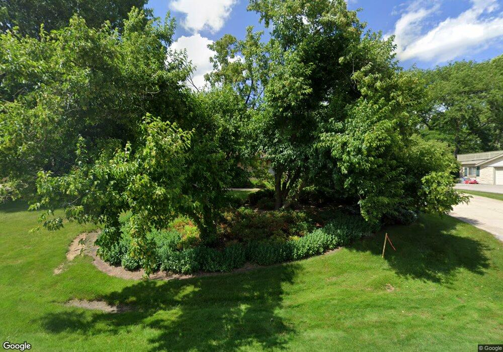 13120 Wrayburn Rd, Elm Grove, WI 53122 - photo 1