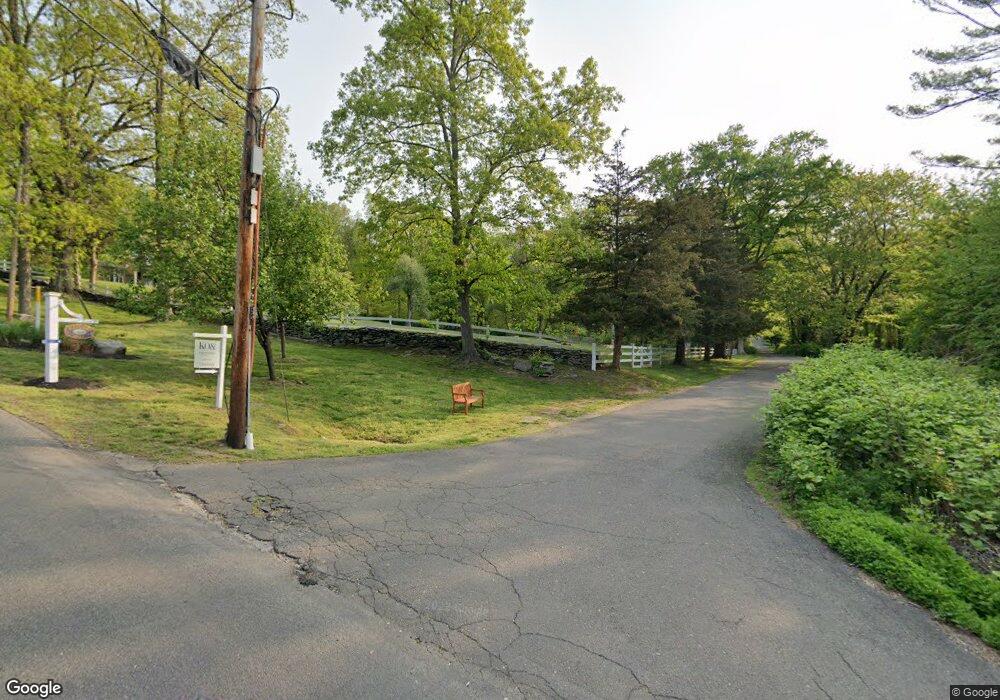 556 Hoydens Hill Rd, Fairfield, CT 06824 - photo 1