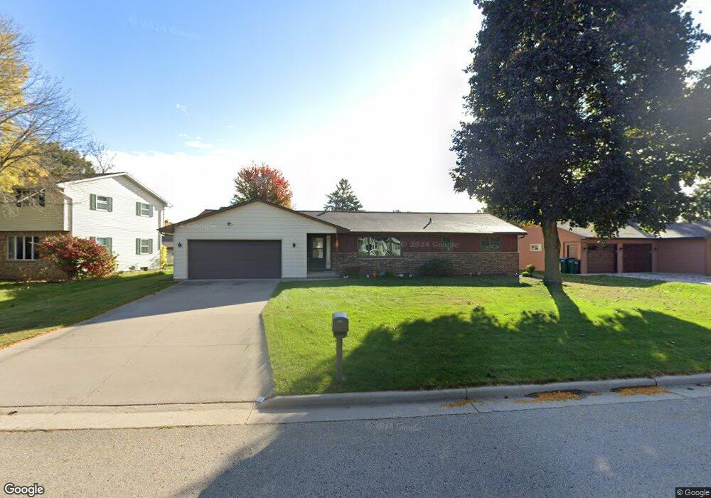 1728 N Blossom Dr, Appleton, WI 54914 - photo 1