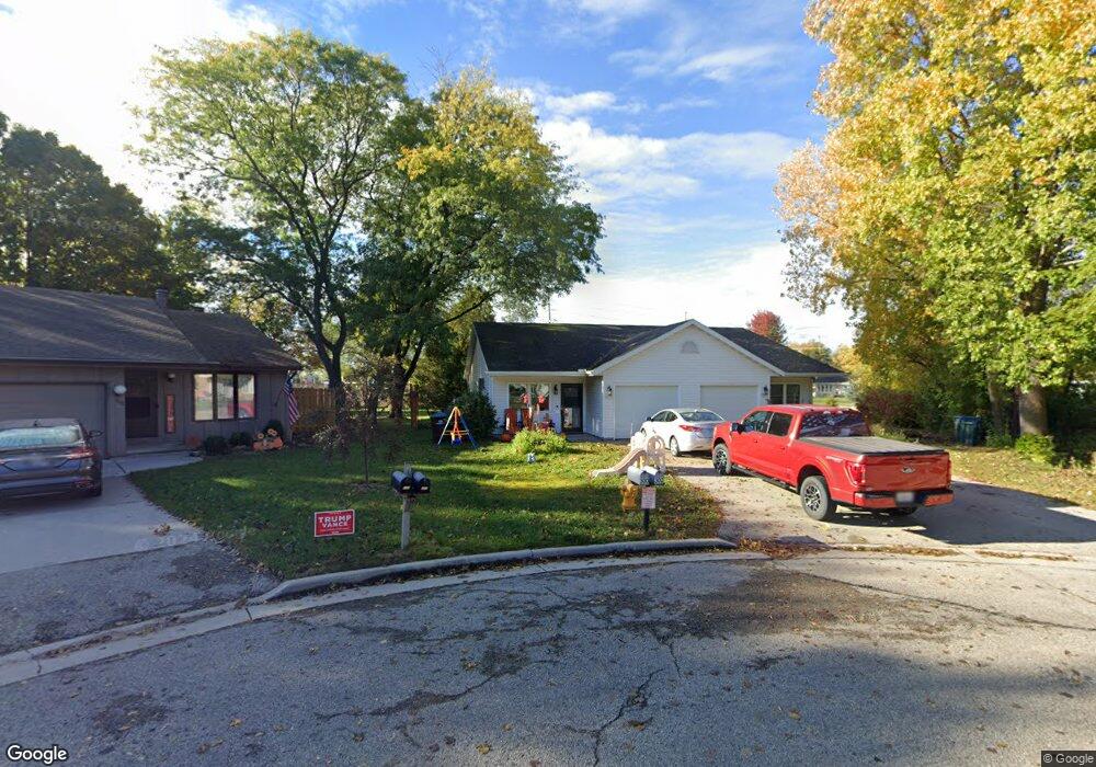 300 Crab Apple Ct, Appleton, WI 54914 - photo 1