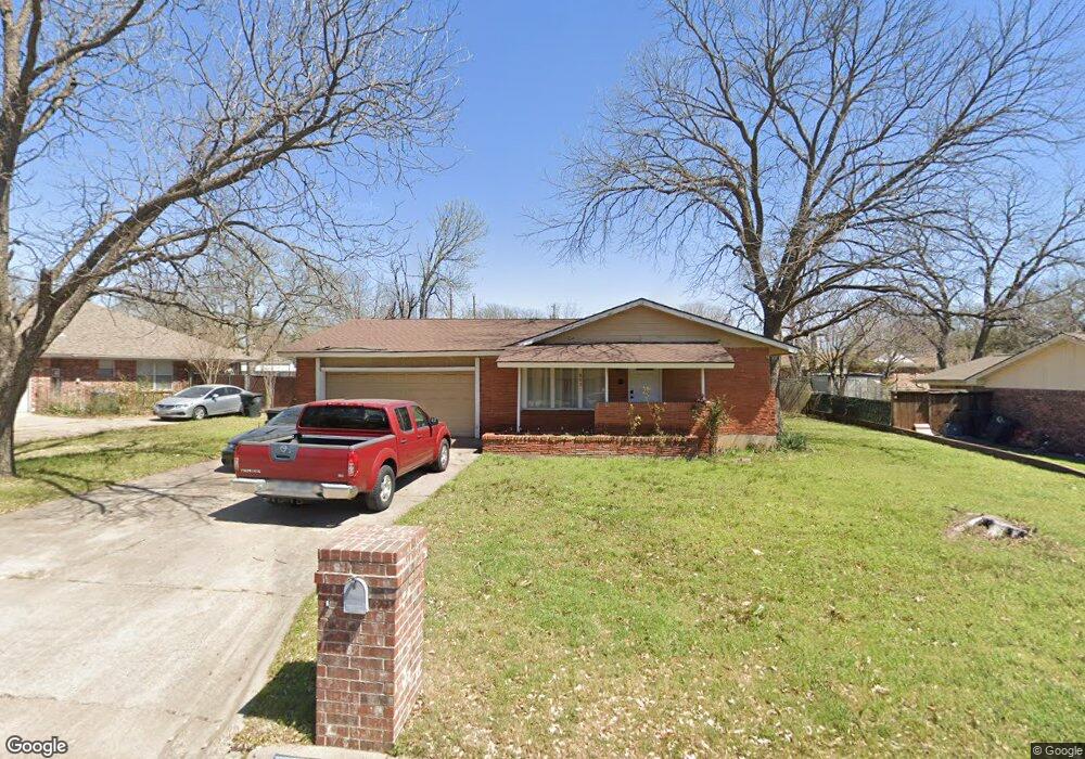 807 S Colonial Dr, Cleburne, TX 76033 - photo 1