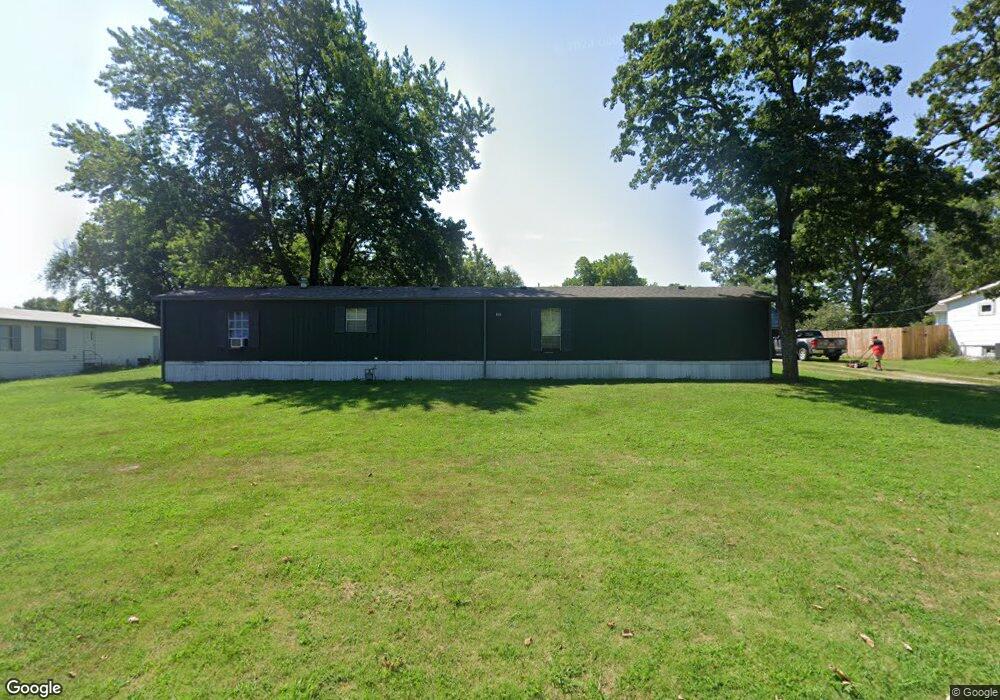 711 Lincoln Ave, Osawatomie, KS 66064 - photo 1