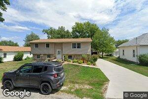 210 S Market St, Grandview, IA 52752