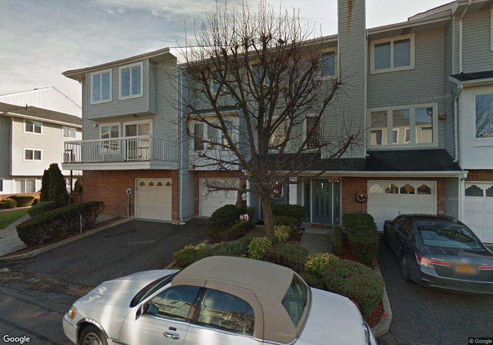 132 Commodore Dr, Staten Island, NY 10309 - photo 1