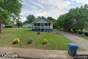 251 6th Ave SW, Hickory, NC 28602