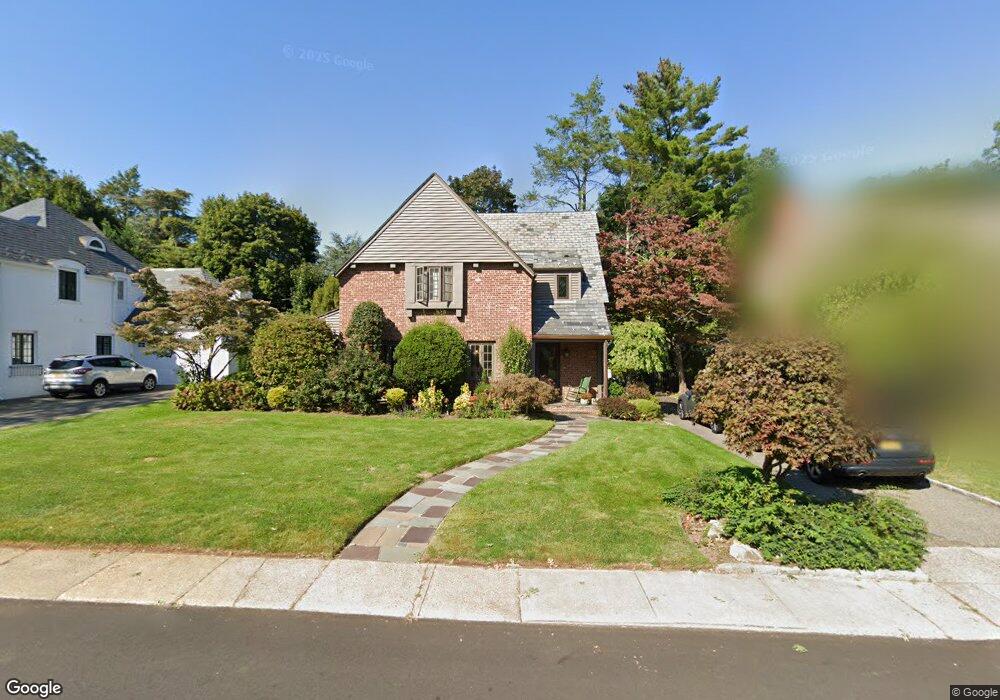 27 Bourndale Rd N, Manhasset, NY 11030 - photo 1
