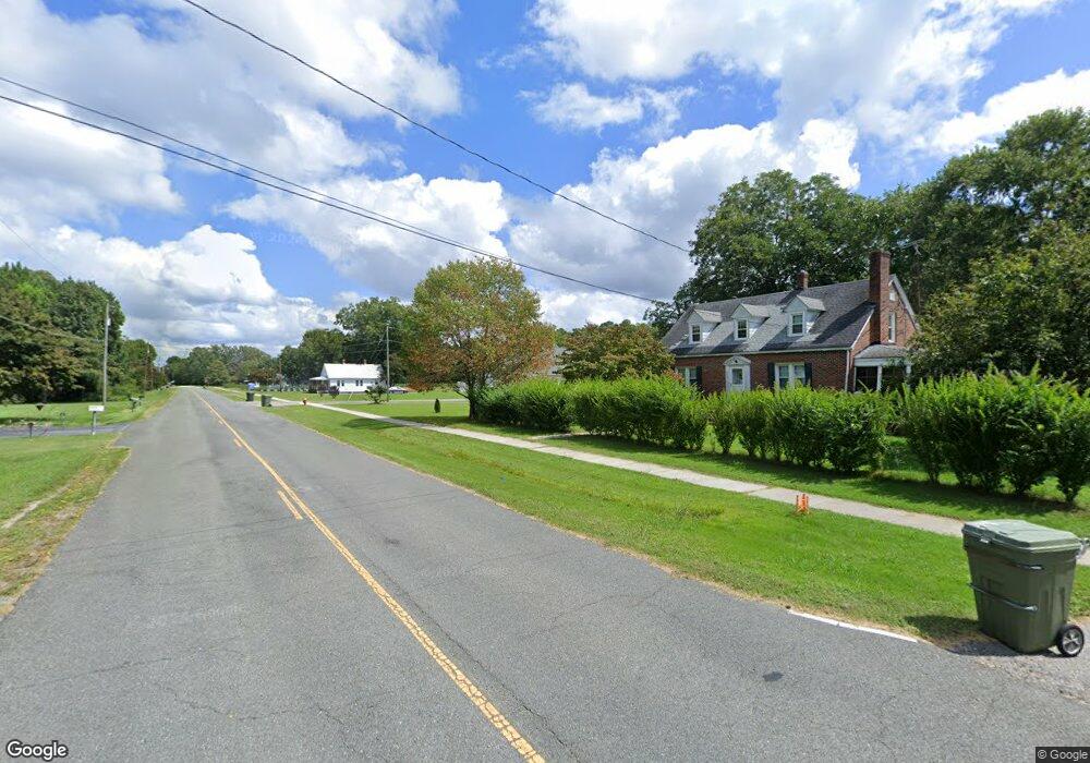 1071 E Magnolia Ave, West Point, VA 23181 - photo 1