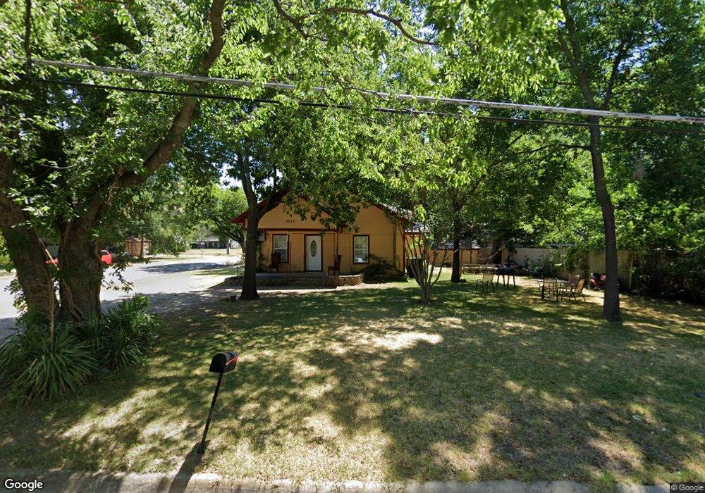 1038 N Taylor St, Gainesville, TX 76240 - photo 1