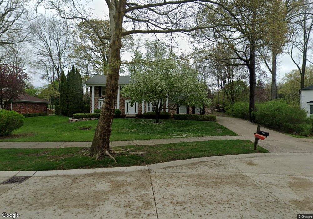 2592 Homewood Dr, Troy, MI 48098 - photo 1