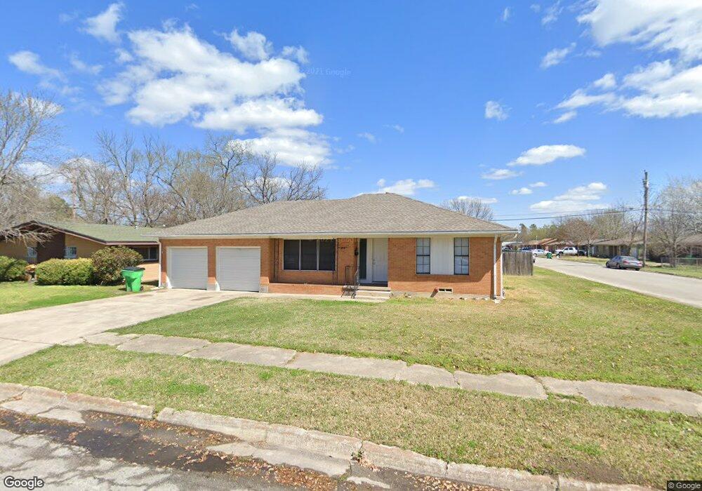 304 Meadow Dr, Gainesville, TX 76240 - photo 1