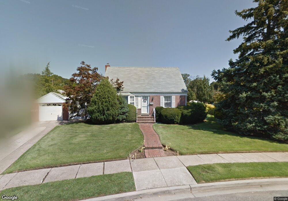 962 Center Dr, Franklin Square, NY 11010 - photo 1