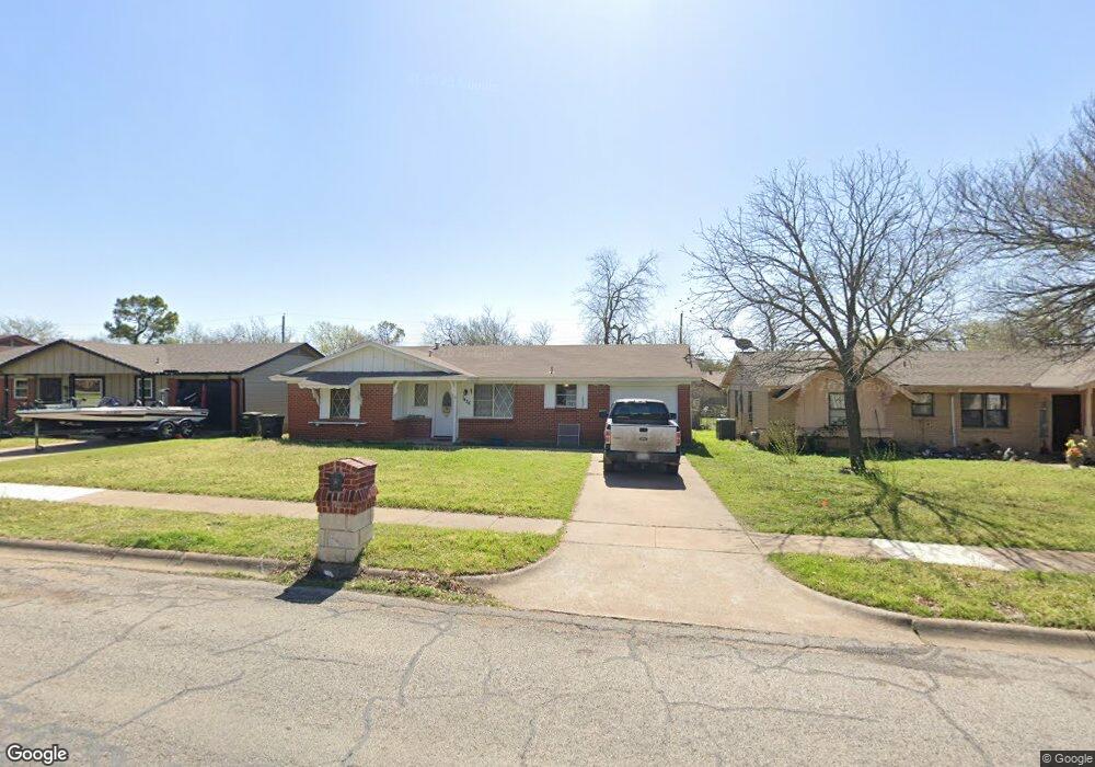 1425 Phillips St, Cleburne, TX 76033 - photo 1