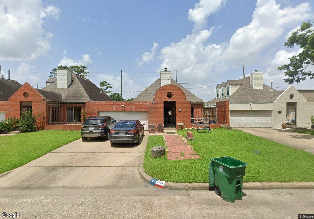 1711 Gingerleaf Ln, Houston, TX 77055 - photo 1