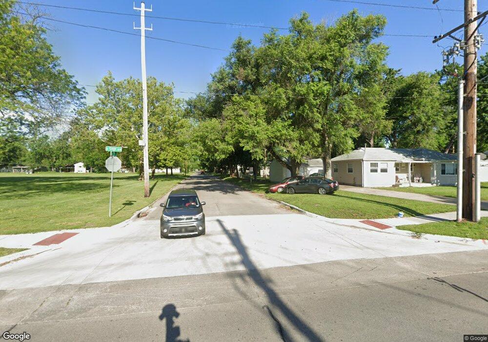 2549 SW 25th St, Topeka, KS 66614 - photo 1