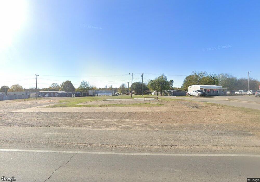 1402 E Jackson St, Hugo, OK 74743 - photo 1