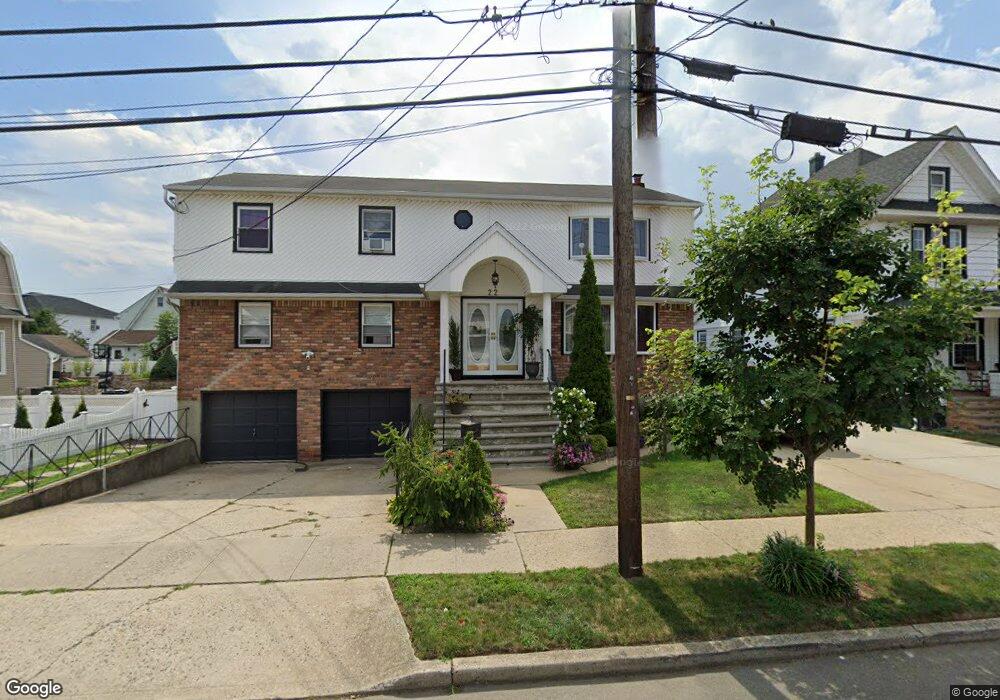 22 Wyoming Ave unit 1, Lynbrook, NY 11563 - photo 1