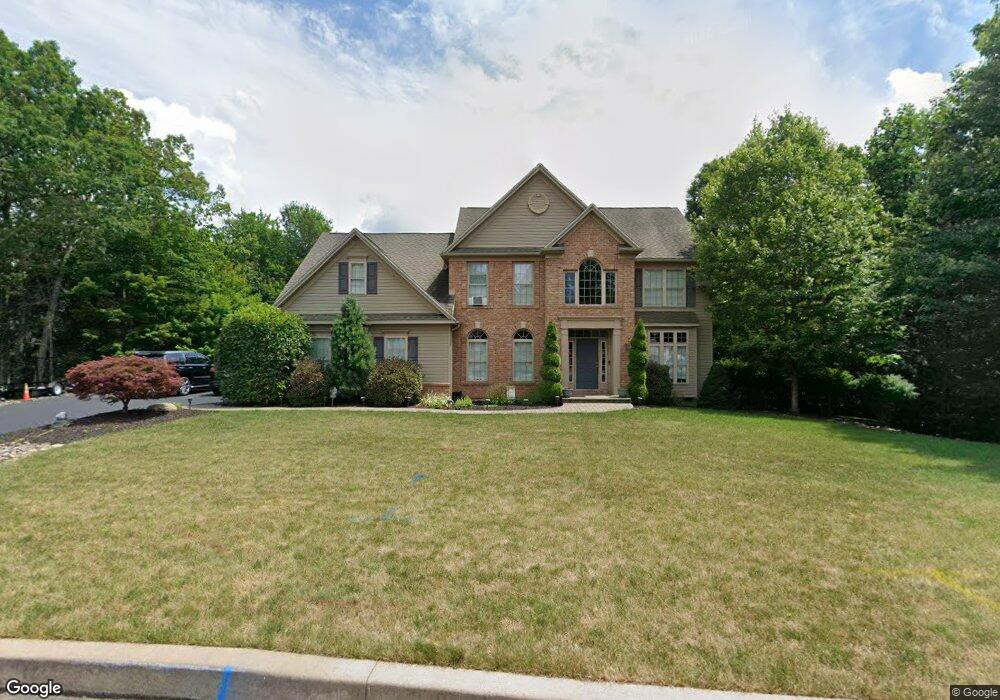 1240 Woodberry Dr, Mountain Top, PA 18707 - photo 1