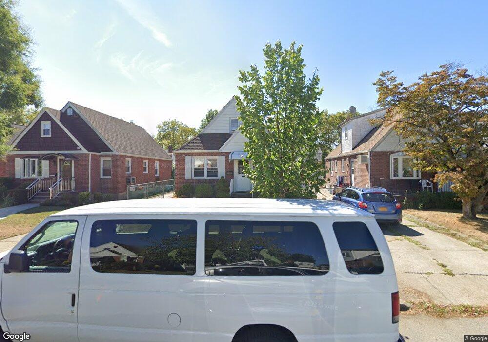 8152 248th St, Bellerose, NY 11426 - photo 1