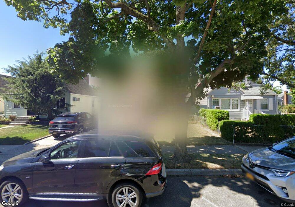 8108 267th St, Glen Oaks, NY 11004 - photo 1