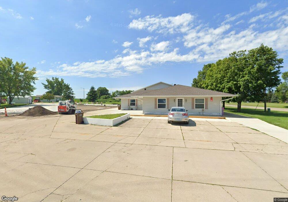 306 Hillcrest Cir, Clarks Grove, MN 56016 - photo 1